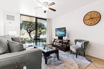 Cozy 1bd condo with all-new furniture