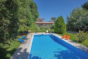 Garden and swimming pool