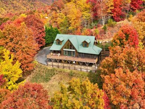Enjoy the peace of being high up in the mountains, surrounded by lush forest.
