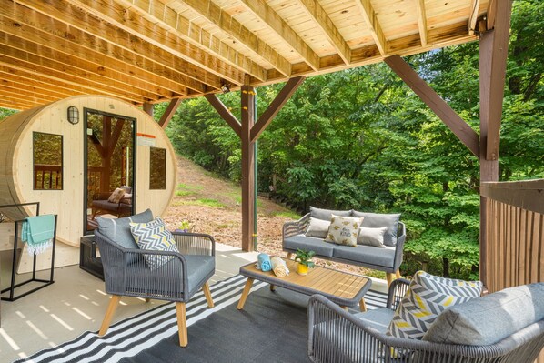 After a day of adventure, unwind in the brand-new barrel sauna or lounge on the covered patio, immersed in forest serenity.