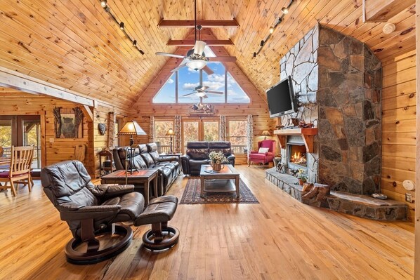 Prepare to be amazed by the cozy living room as soon as you step into the cabin!