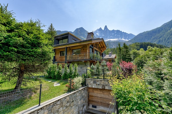 Quiet location a few minutes' drive from Chamonix