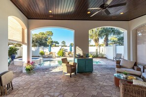 Sandcastle on Sandstone - Dune Allen Beach - Covered Patio Lounge Area