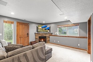 Bear Hollow Village 5458: Cozy ambiance with a view, perfect for relaxing by the fireplace.