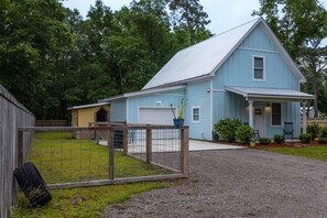 fenced in pet are with private door