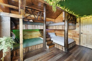 Twilight In The Smokies - Treehouse Bunkroom