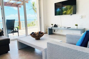 Unwind in the cozy living room, complete with a 55-inch TV and stunning ocean views. Enjoy the perfect blend of relaxation and entertainment as you immerse yourself in the soothing atmosphere while savoring captivating vistas of the ocean. 