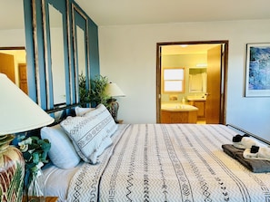 Primary Bedroom with king Bed and en-suite bathroom