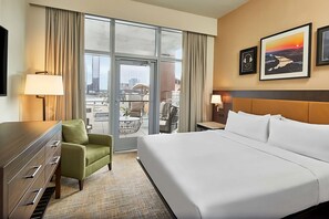 Unit with 1 King size bed. Exact unit will be assigned upon arrival. Views, colors and decor may vary.