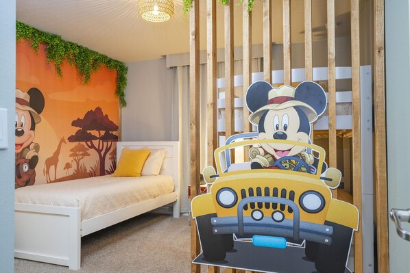 2nd Floor Mickey Room (1 Bunk Bed + 1 Twin Bed) / Sleeps 3