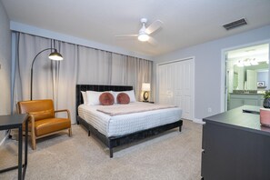 2nd Floor Master Suite (King Size Bed)