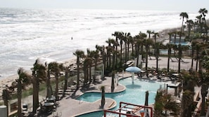 CII-Cove_pool-view-7