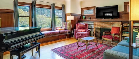 Berkeley Vacation Rental | 3BR | 1.5BA | Stairs Required | 1,970 Sq Ft