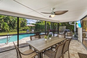 The best part of vacation, eating outside! The lanai is mosquito-free with a TV!