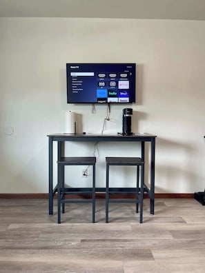 Smart TV/Dining Table