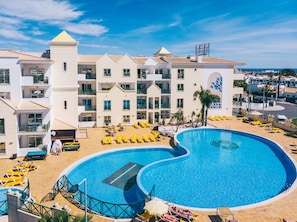 Outdoor Swimming pool