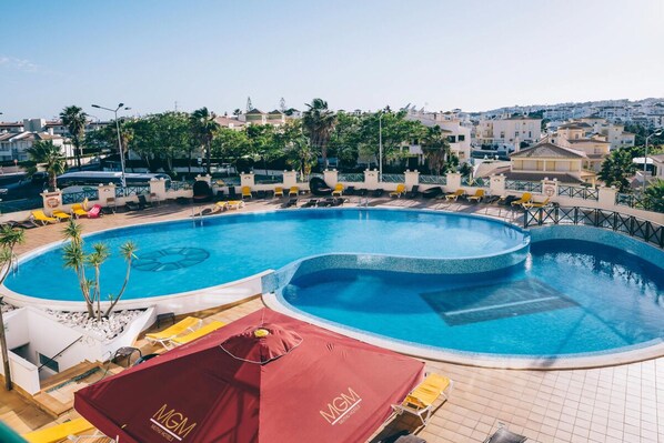 Outdoor Swimming pool
