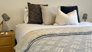 King room with ensuite, and robe.