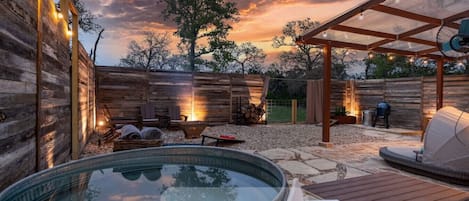 Outdoor spa tub