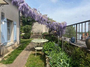 Une pergola naturelle 
Glycine