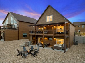 We have all that you need for your next vacation to Table Rock Lake! A fire pit, hot tub, Smart TV, electric fireplace, and plenty of seating for dining or lounging.