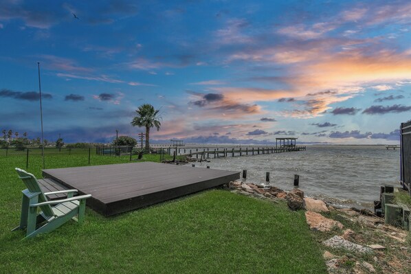 Enjoy the Bay Breeze & the soothing sounds of nature in our private backyard :)