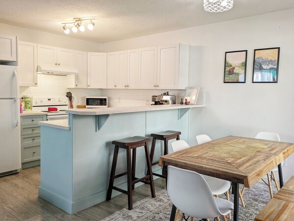 Kitchen and dining area. 