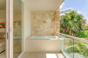 Your own private jacuzzi on the terrace!