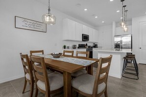 1059 Plantation Lane (5).jpg