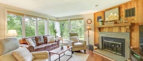 Wintergreen Resort Vacation Rental | 2BR | 2BA | 1,100 Sq Ft | Stairs Required