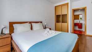 The master bedroom has an ensuite bathroom and quality linens and mattress for the maximum comfort
#bedroom #quality #relax #algarve #portugal