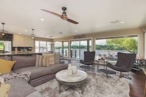 With breathtaking lake views just outside, this living room becomes a tranquil retreat. Relax on the plush sofa and enjoy the gorgeous scenery, or curl up with a good book while the natural light pours in through the wide windows.