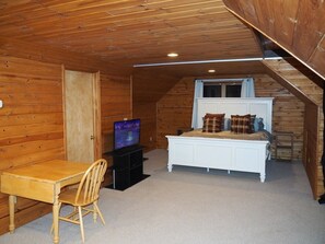 OVERALL:  The cabin features a huge upstairs bedroom with it's own television, desk, jetted tub, king-size bed, dresser, mirror, closet, and private en suite bathroom!