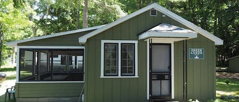 OVERVIEW:  The front of the cute little cabin