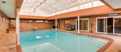 Hitchcock Vacation Rental | 5BR | 5.5BA | Step-Free Access | 4,424 Sq Ft
