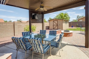 Outdoor Kitchen | Dining Area | Gas Grill | Smart TV
