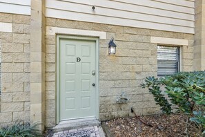 2. Home entrance with E-lock for keyless entry