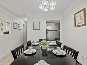 Dining room for 6