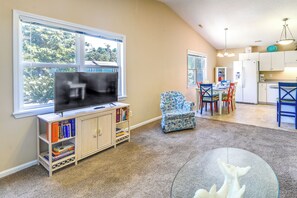 Living Room | Smart TV | WiFi | Central A/C