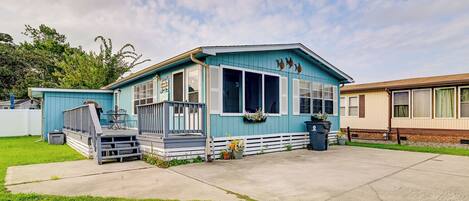 Surfside Beach Vacation Rental | 3BR | 2BA | 4 Steps Required | 900 Sq Ft