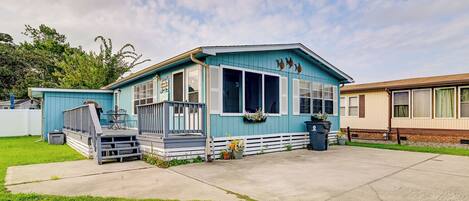 Surfside Beach Vacation Rental | 3BR | 2BA | 4 Steps Required | 900 Sq Ft