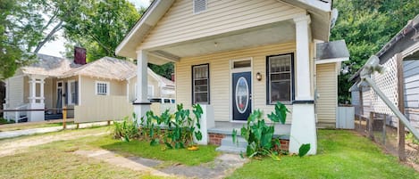 Columbus Vacation Rental | 2BR | 1BA | 837 Sq Ft | Steps Required to Enter