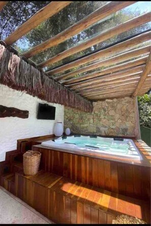 Outdoor spa tub