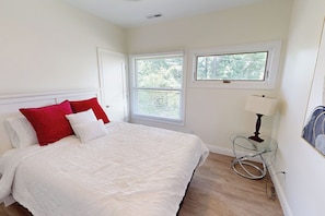 West Bedroom, Queen Bed