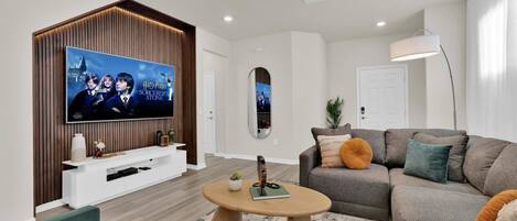 Living Room
75" Smart TV