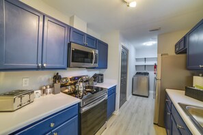 Kitchen | Free WiFi | Keyless Entry | Indoor Fireplace