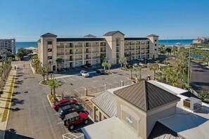 Alerio Complex | Steps to the Beach!