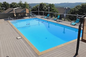 Beautiful Neighborhood Pool. 30 Yards from the condo.