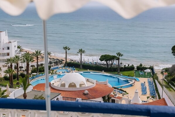 Pool view and sea view