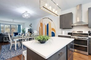 Kitchen that includes a Keurig coffee maker(k-cups included)